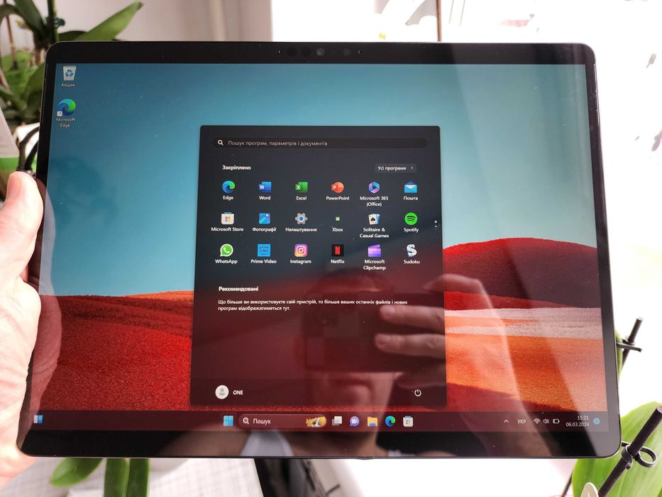 Microsoft Surface Pro X Platinum 13" 2880x1920 8/256Gb 4G LTE eSIM SIM
