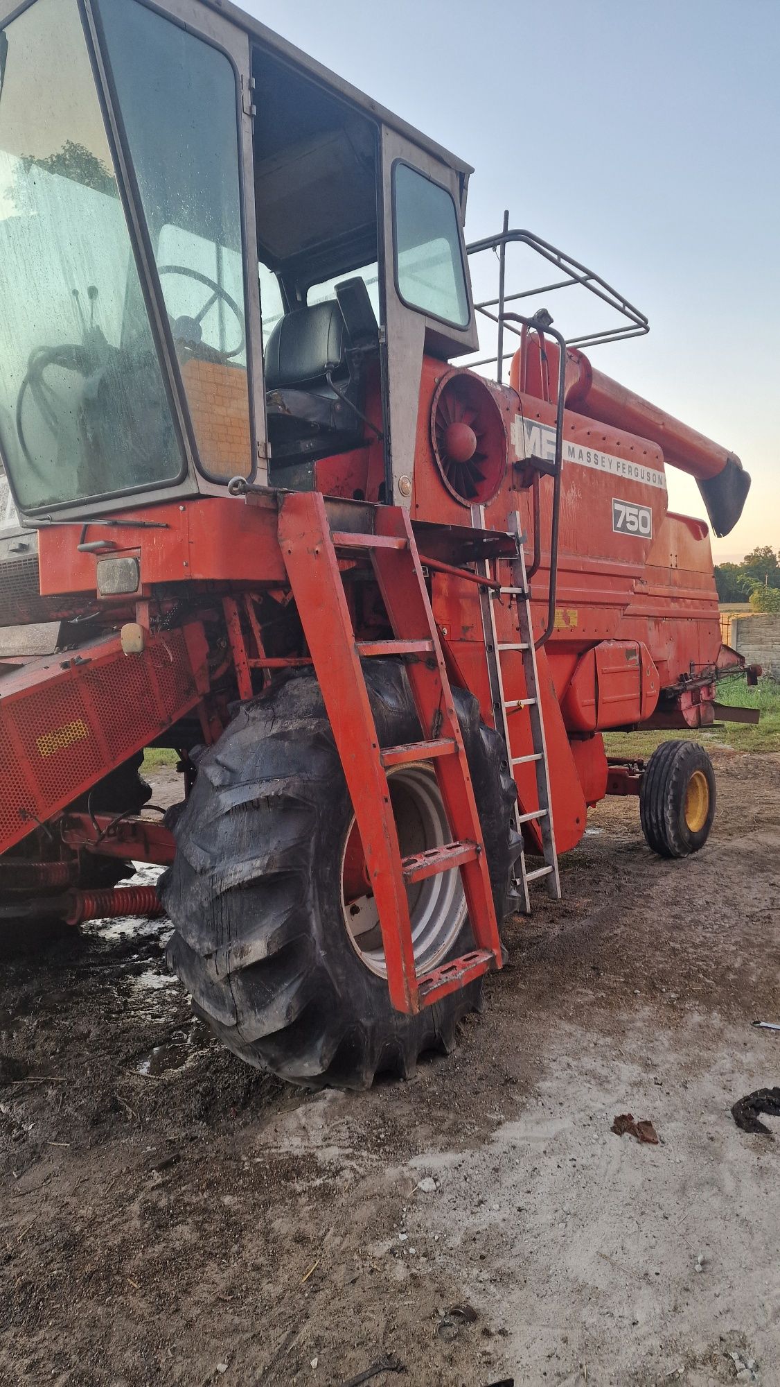 Massey ferguson 750