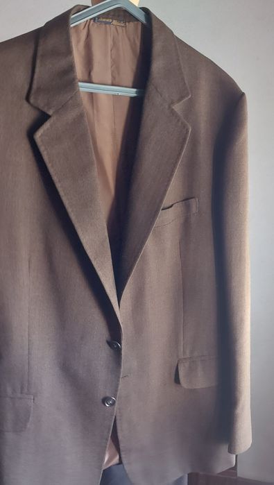 5 casacos pretos e castanhos