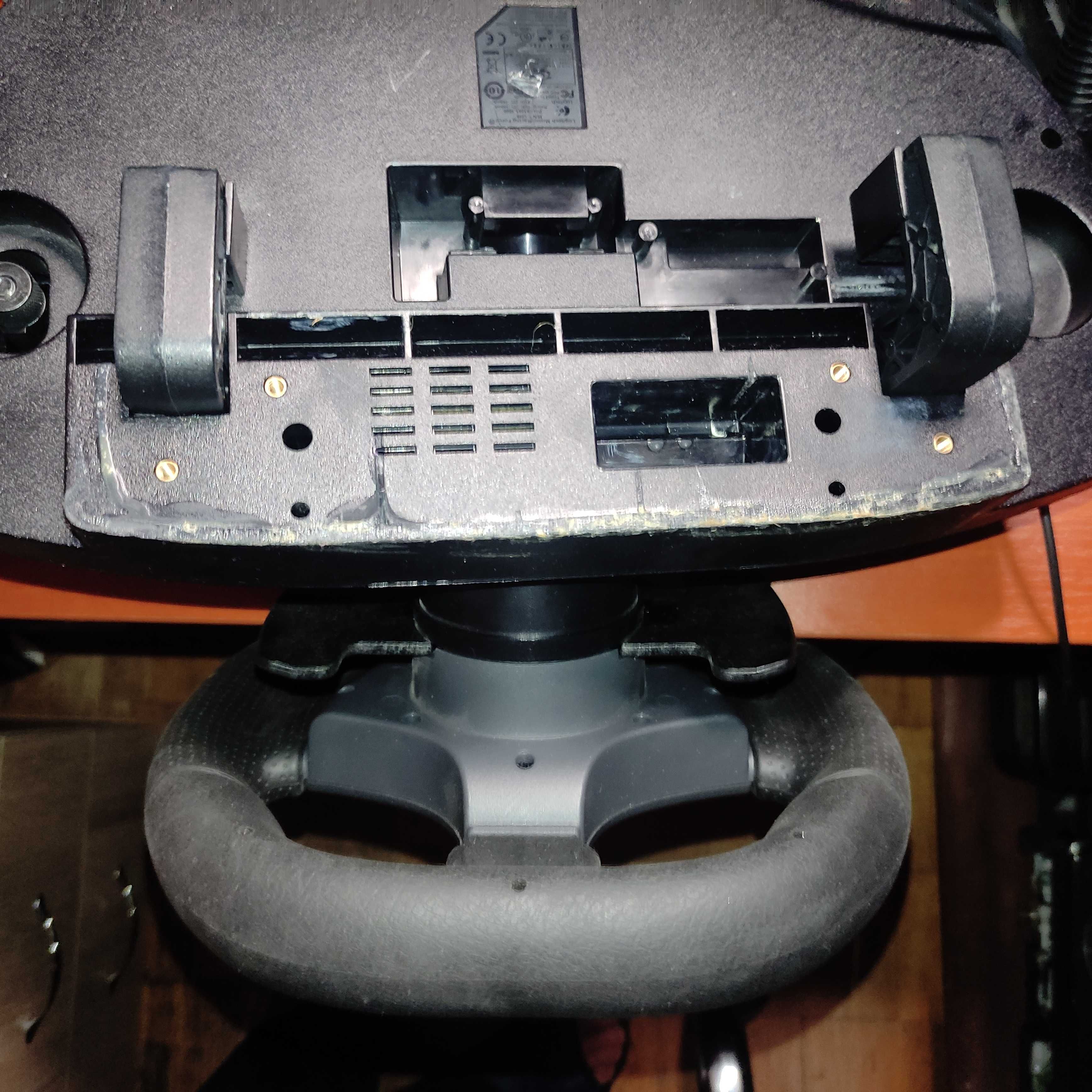 Легендарный игровой руль Logitech MOMO Racing
