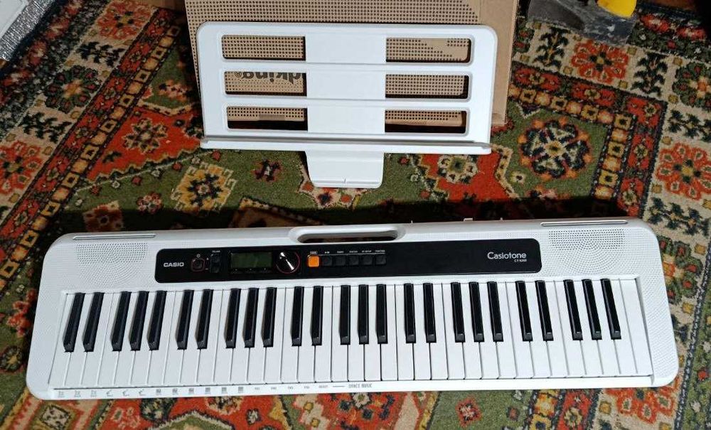 Синтезатор Casio Casiotone CT-S200we