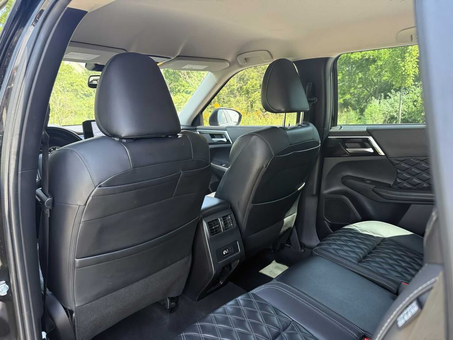 Mitsubishi Outlander      2022