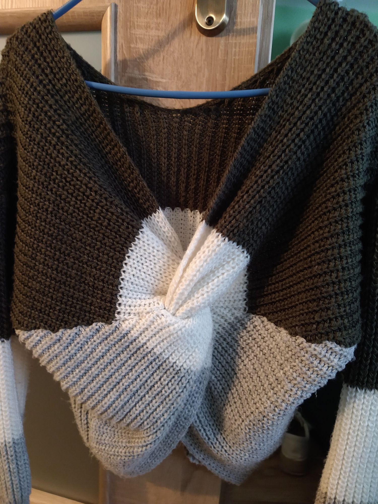 Sweter że splotem