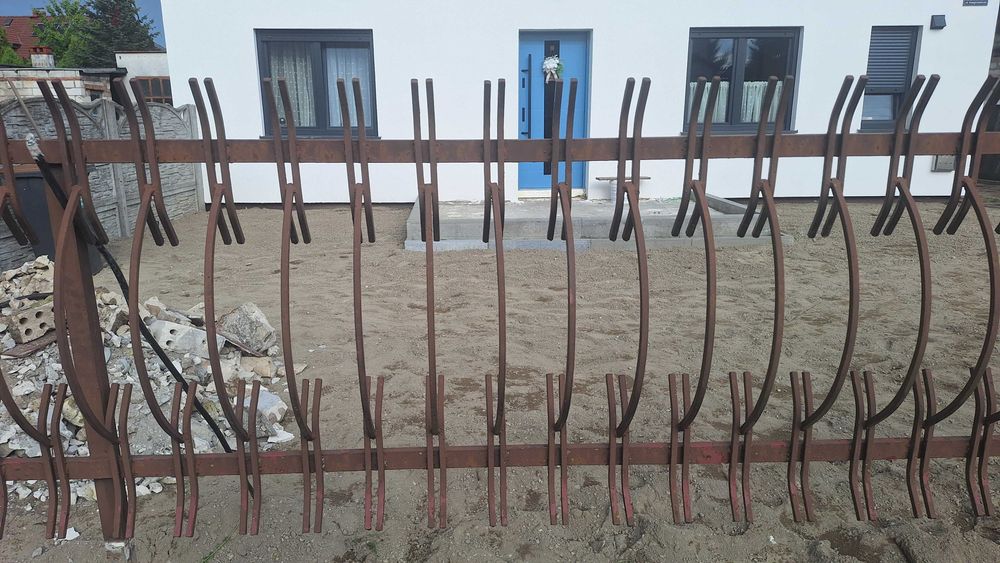 Płot metalowy do odnowienia