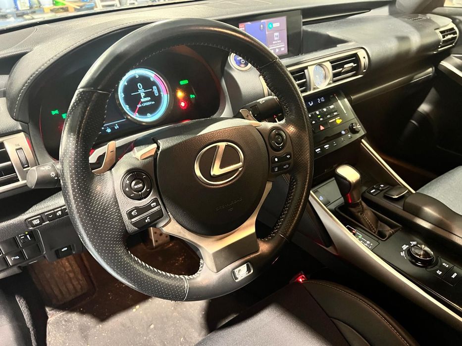 Lexus IS 300H F Sport
