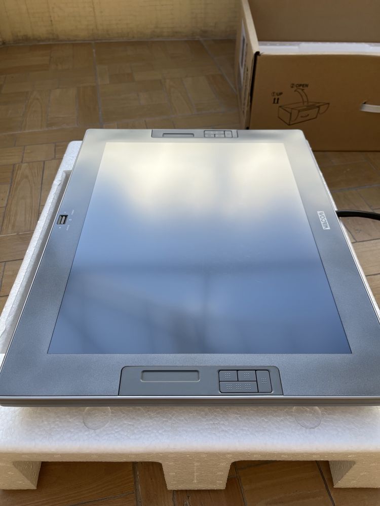 Графічний РК-планшет Wacom CintiQ 21UX