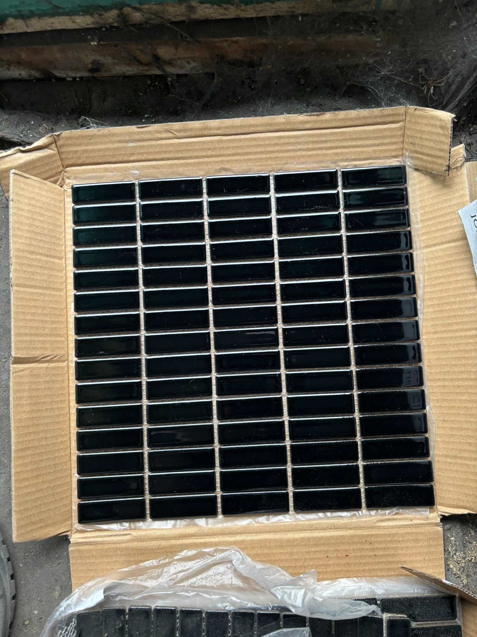> płytki czarne mozaika dekor na siatce 30x30 ceramiczne połysk black