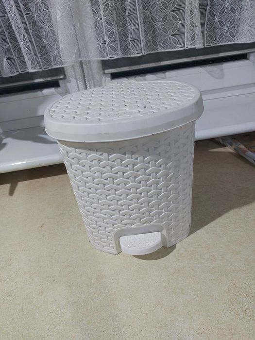 Mały kosz na śmieci ratanowy