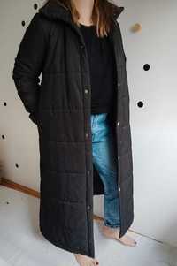 Watowany ocieplany długi czarny płaszcz kurtka