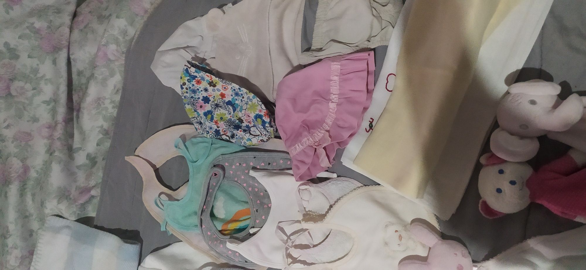 Vendo roupa de bebé menina variada