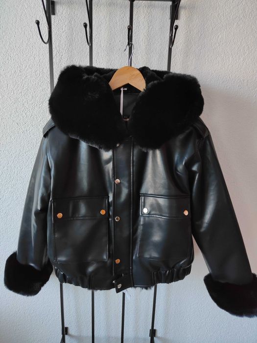 Kurtka z eko skóry z kapturem czarna