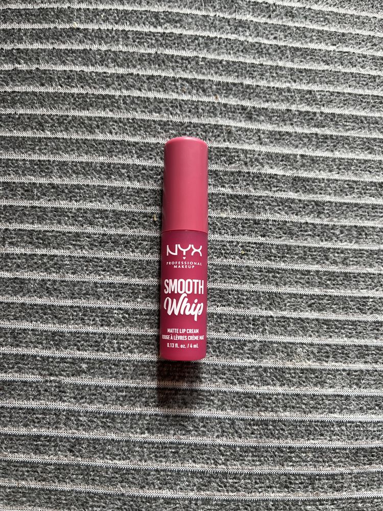 Nyx smooth whip matowa pomadka