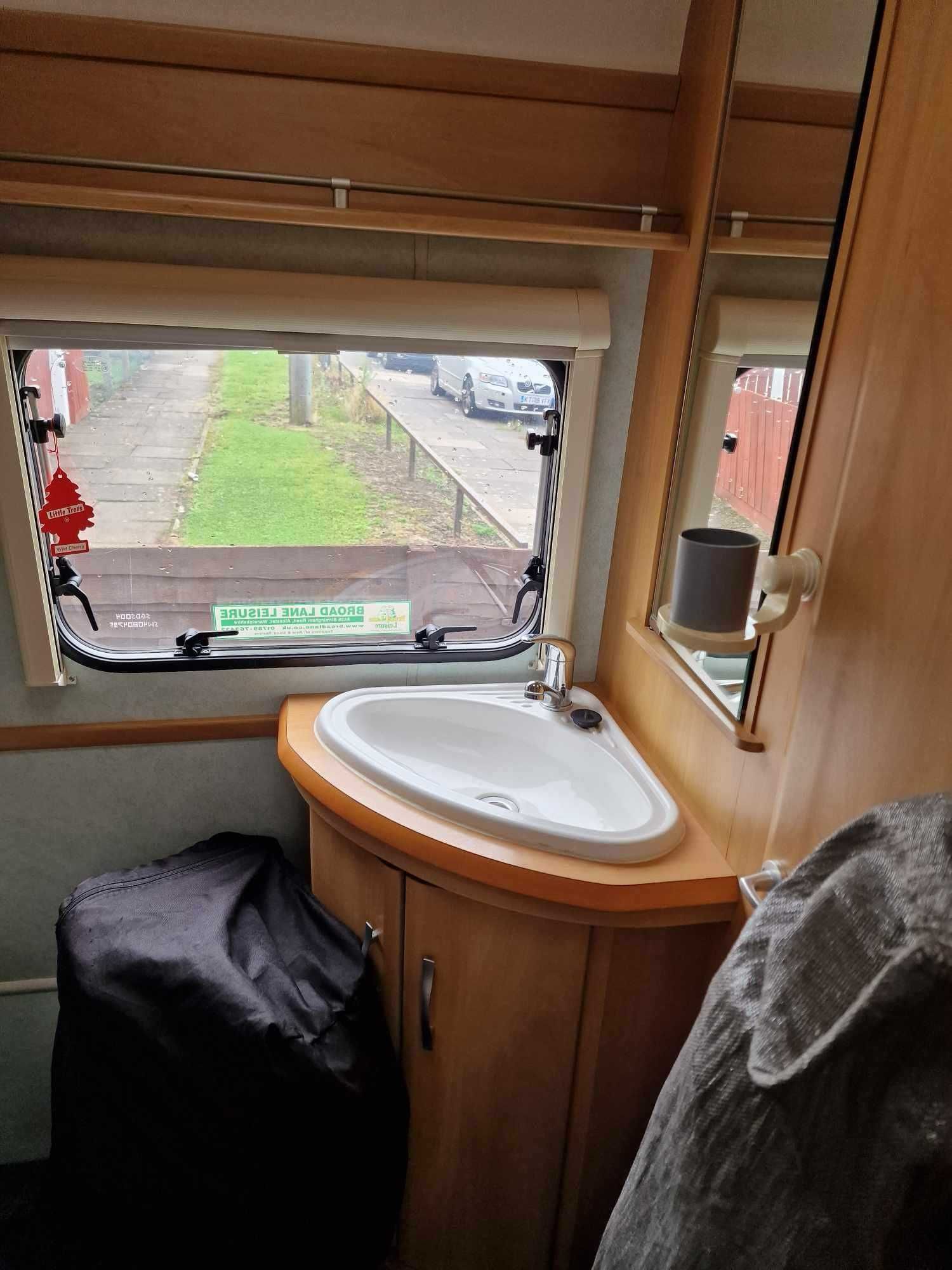 przyczepa kempingowa Fairway 530 przedsionek pełne wyposażenie camping