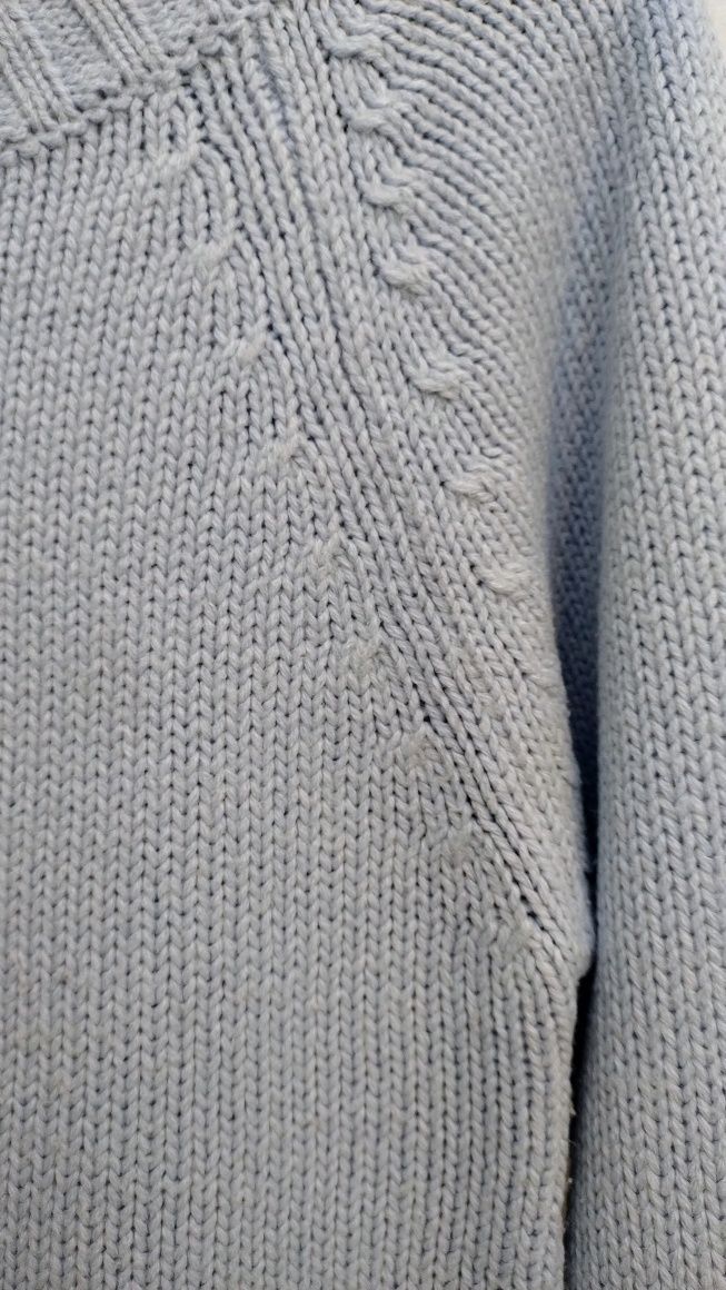 Sweter jasnoniebieski, reglan, dekolt ze ściągaczem -rozm.40/42