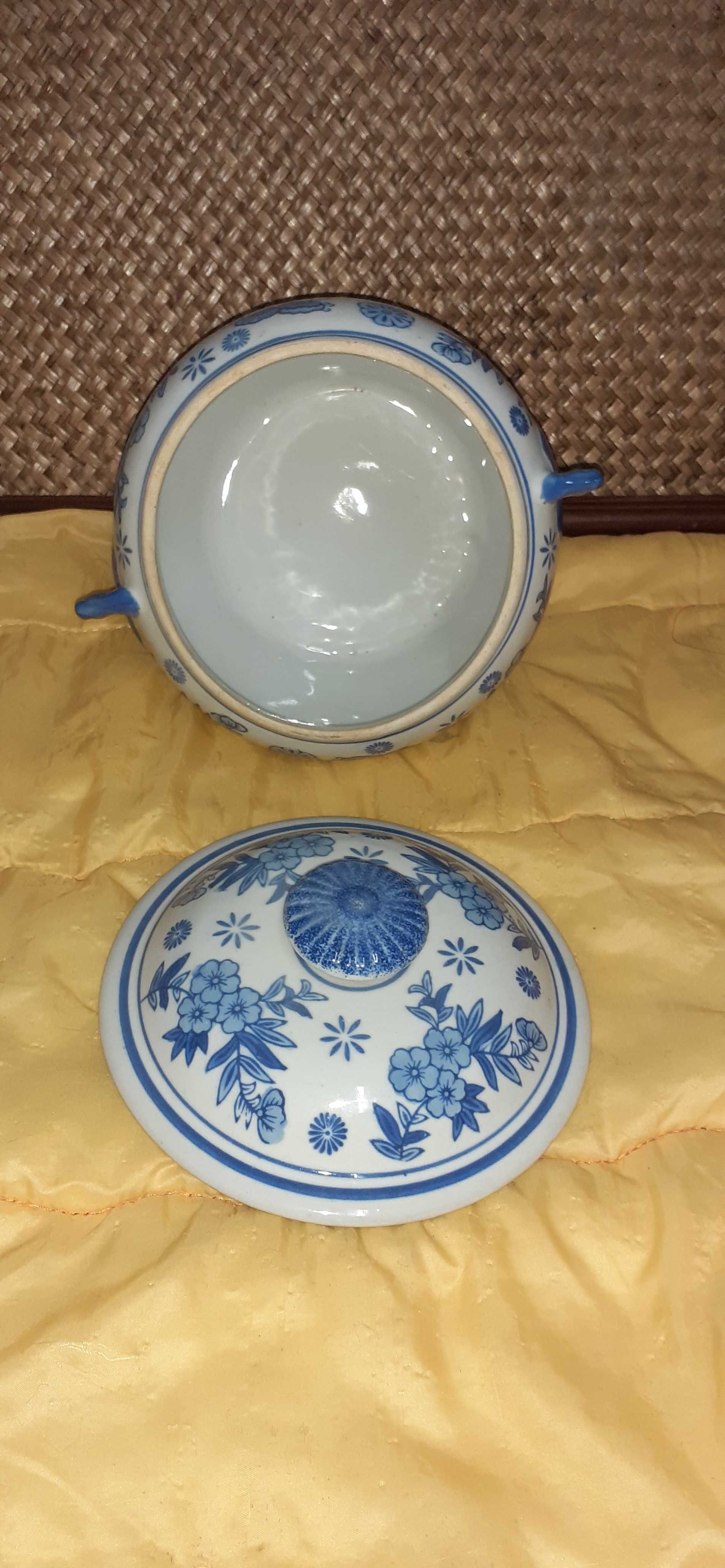 Terrina Azul com Motivos Florais Marcado na Base