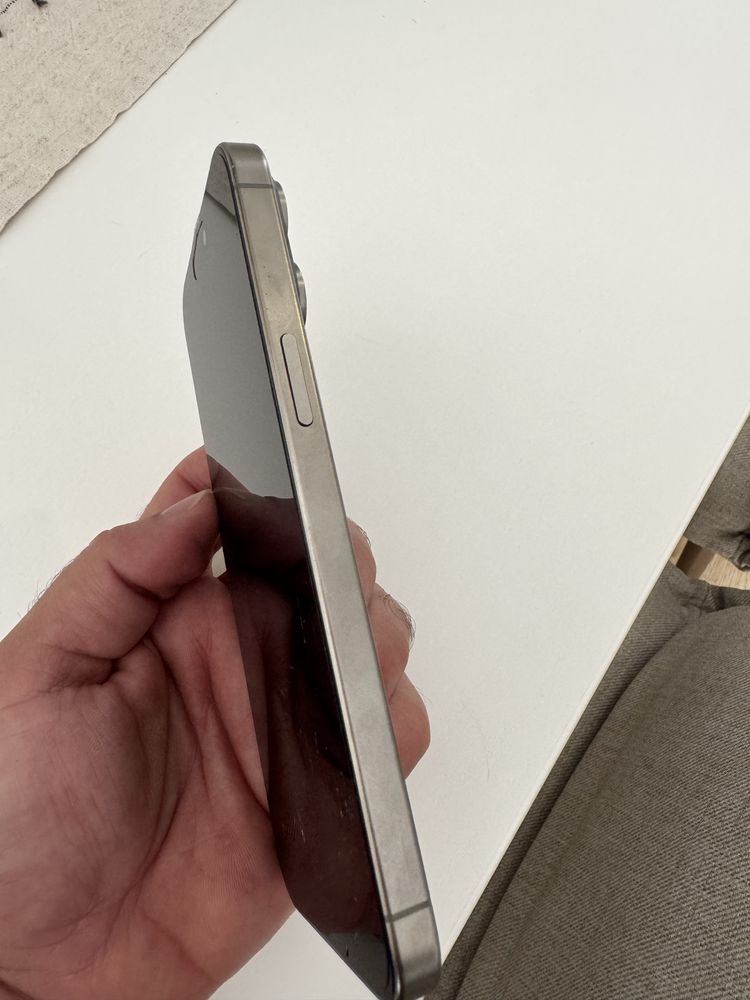 VENDO 2 IPHONES 15 PRO MAX 256g - COMO NOVO - ENTREGO EM MÃOS