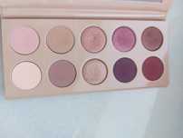 KKW Beauty Classic Blossom Palette jak nowa paleta cieni nude róż