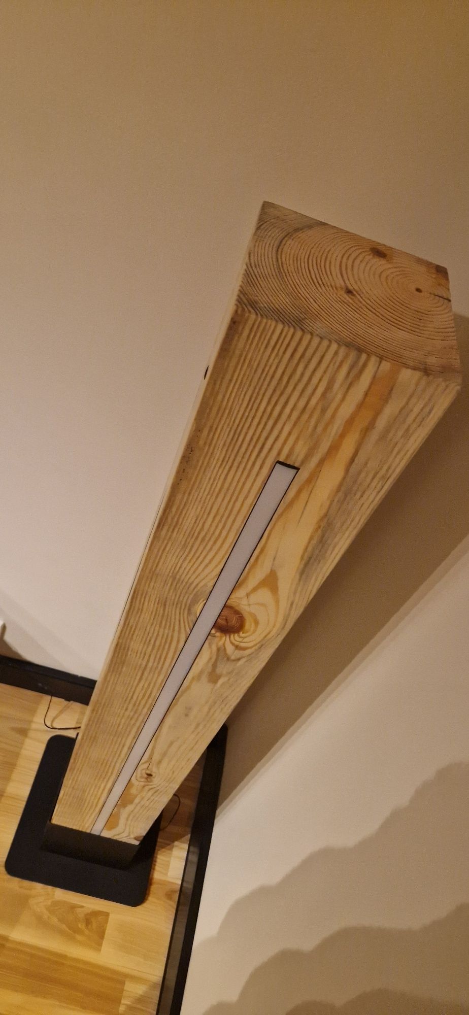 Lampa drewniana stojaca narożna LOFT