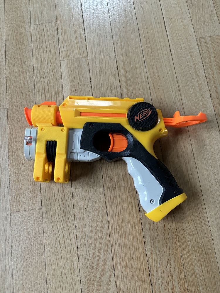 Nerf dwa pistolety