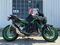 Kawasaki Z900 de 2025