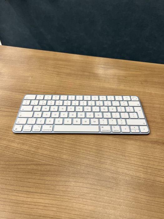 538-Apple Magic Keyboard TouchID Blue