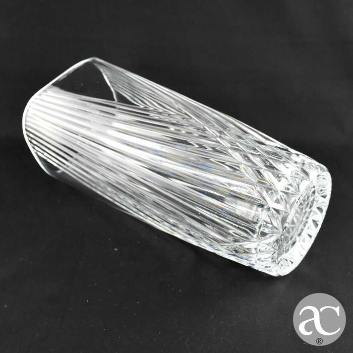 Jarra em Cristal lapidado, assinada