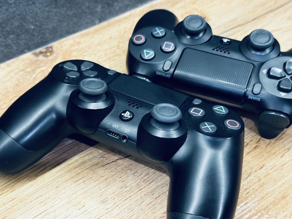 Комплект игровых джойстиков PS4 DualShock