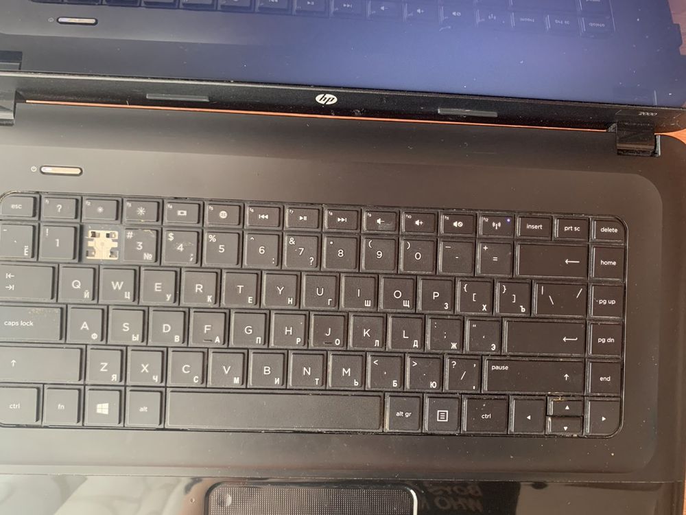 Ноутбук HP 2000 Notebook