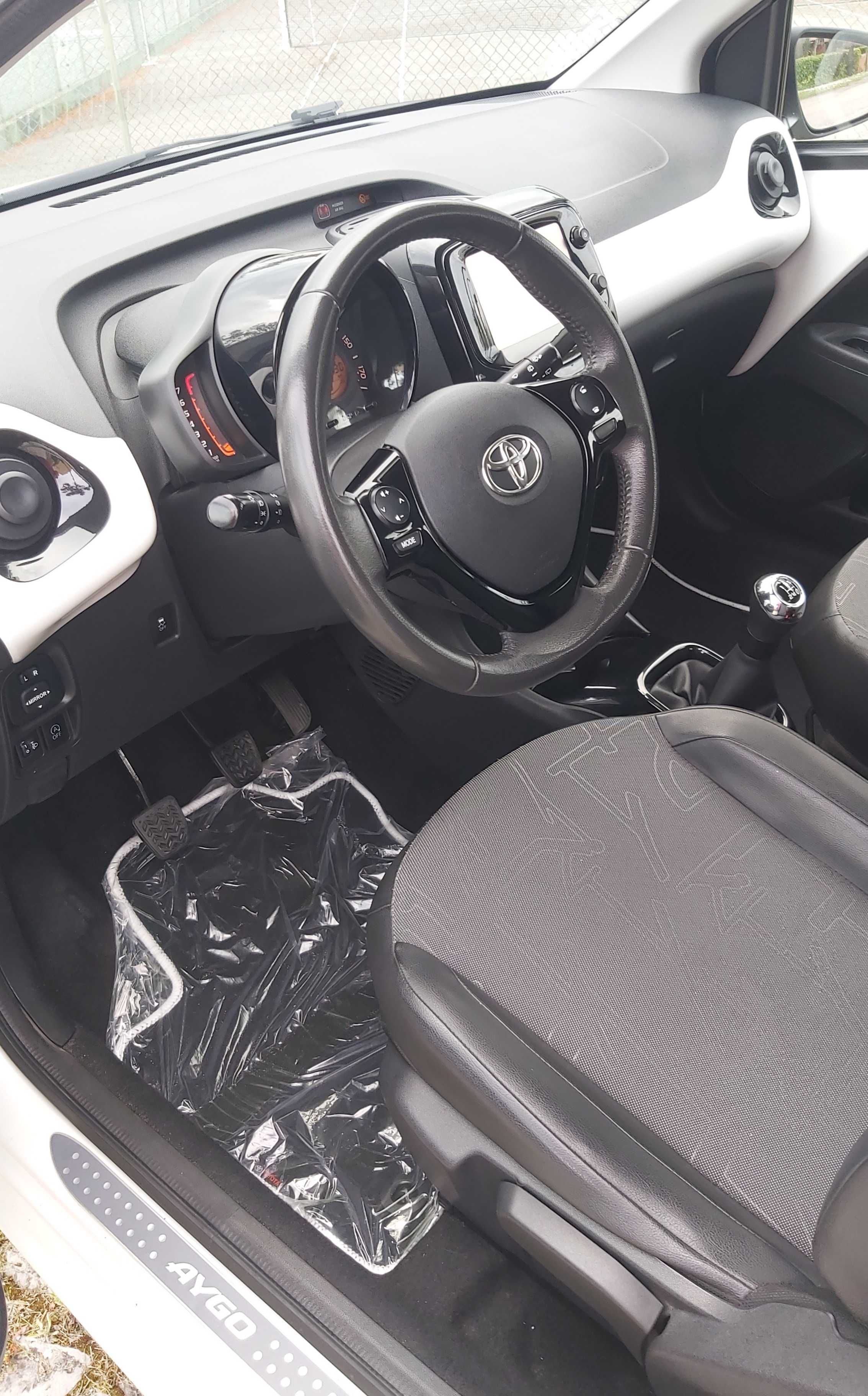 TOYOTA AYGO Open Air X-Play+/ X-Touch