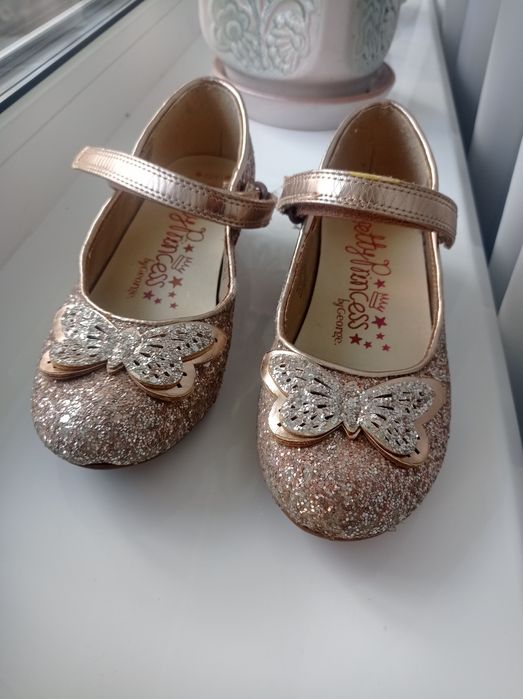 Туфлі танцювальні,нарядні George