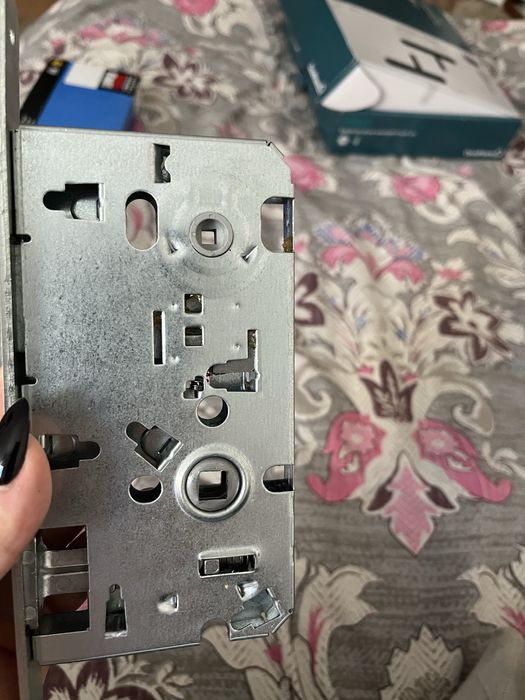 Sprzedam zamek wpuszczany do pokoju