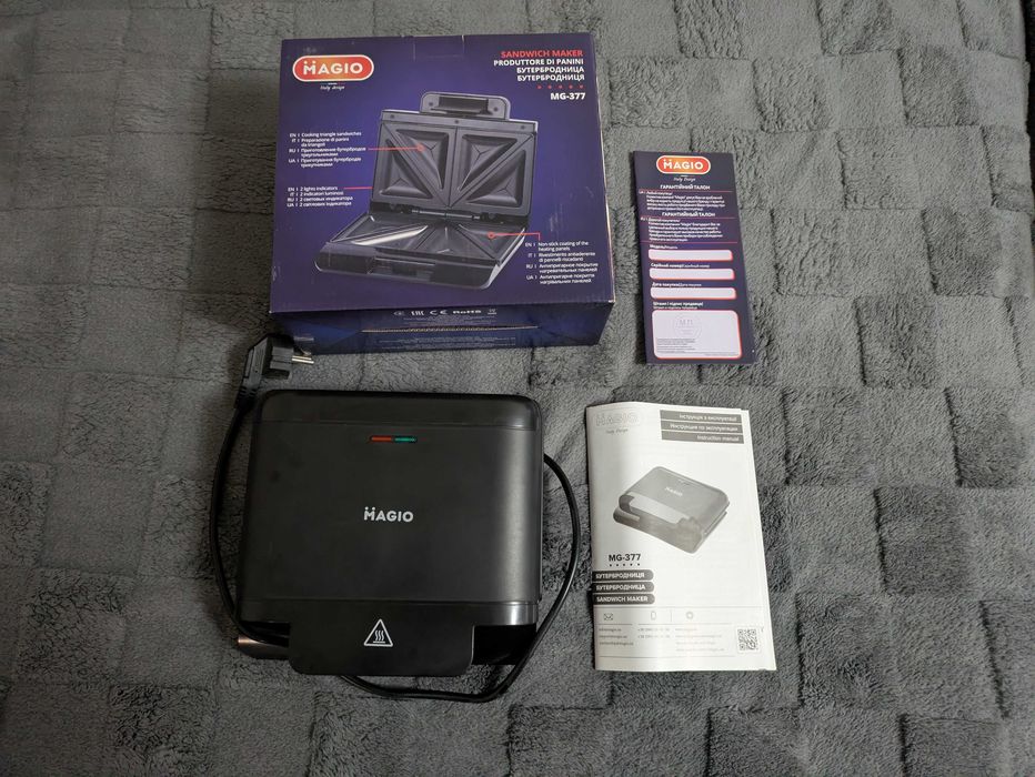 Бутербродниця Magio-377 (трикутник) як нова