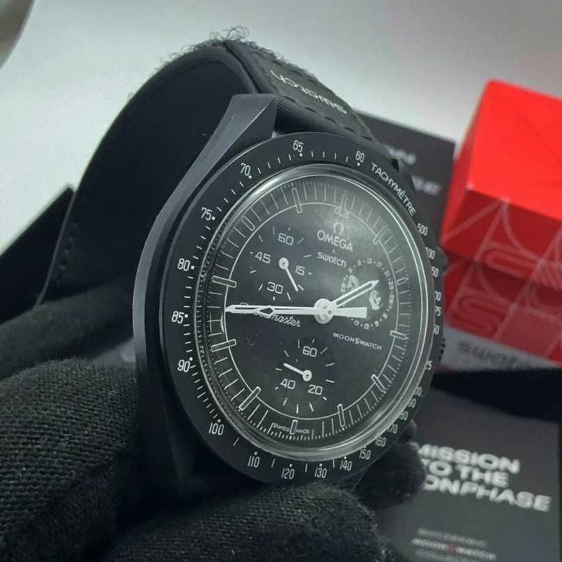 Super Blue Moon Chrono - designerski czasomierz z kosmicznym stylem!