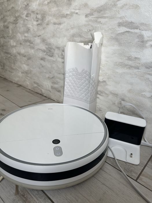 Продам робот-пилосос Xiaomi Mop 2 з вологим прибиранням