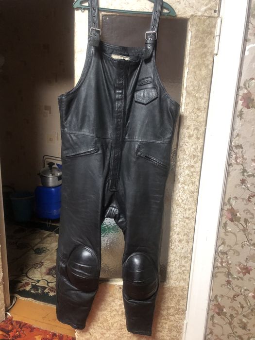 Кожанный полукомбинезон 52-54