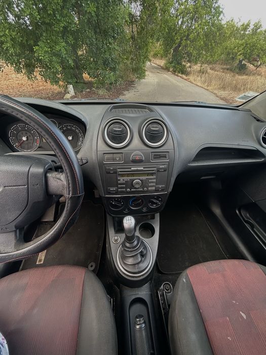 Carro Ford Fiesta 2006