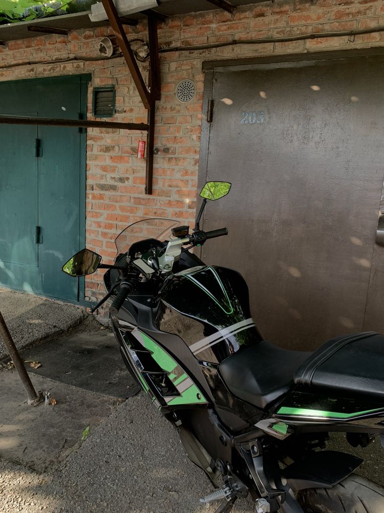 Електомот Kawasaki Ninja 2023 року