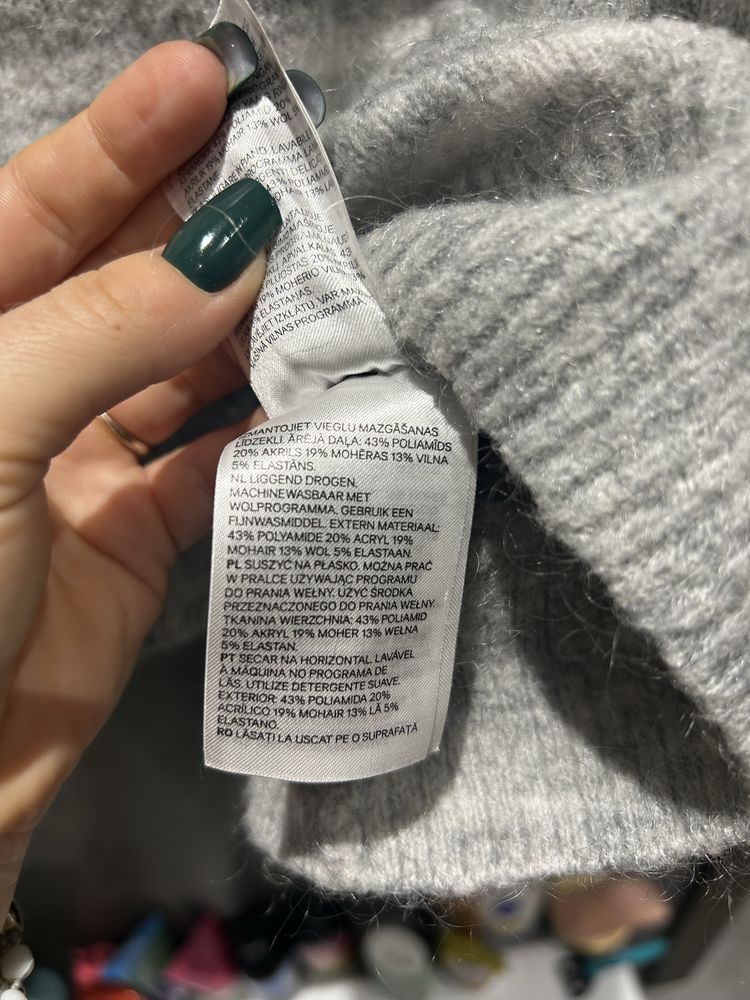 Szary sweter w białe paski H&M