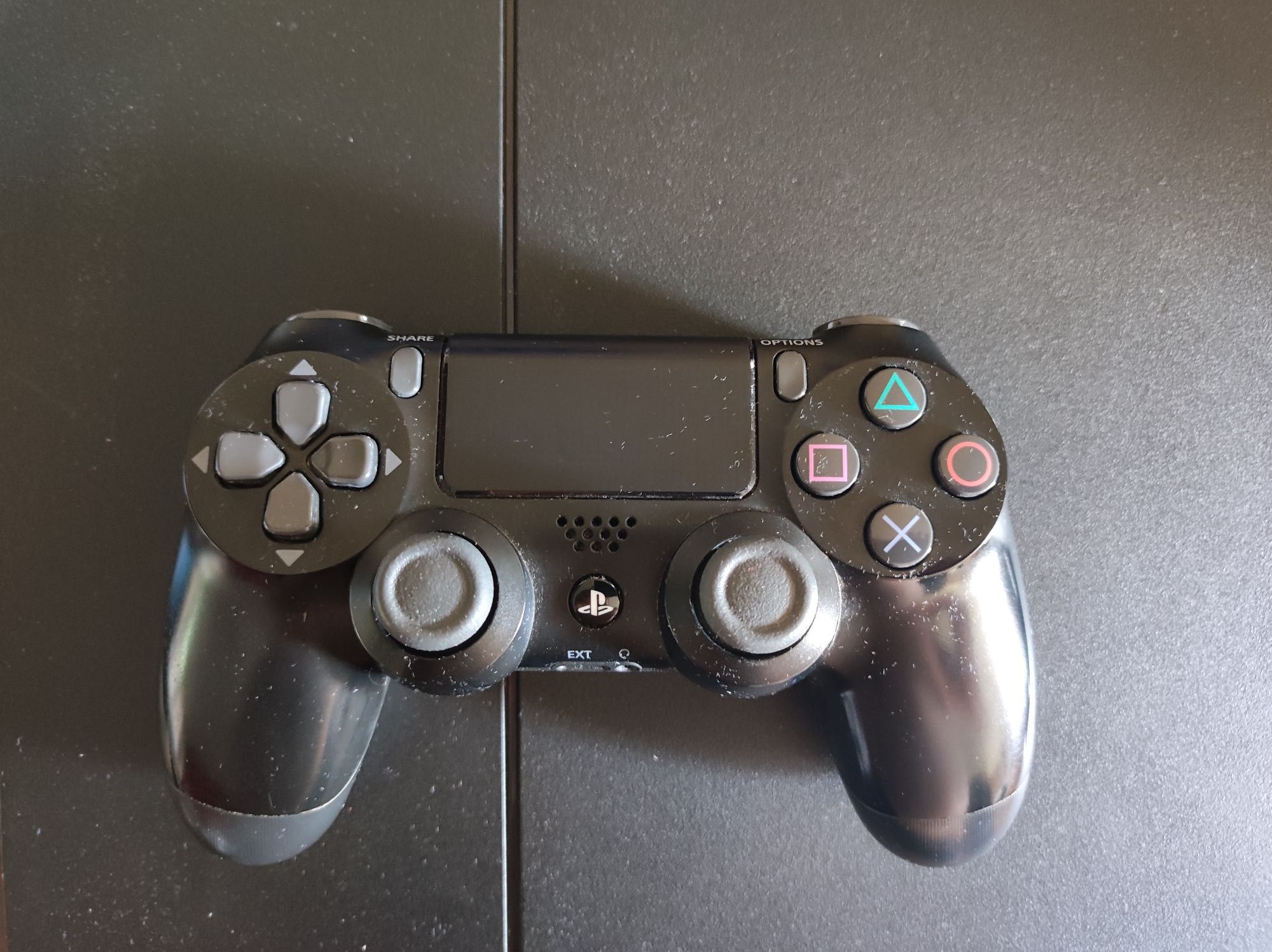 Playstation 4 1TB + pad + 6 gier