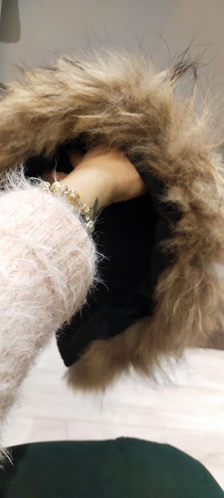 Kaptur do kurtki z naturalnym futerkiem obszyciem czarny