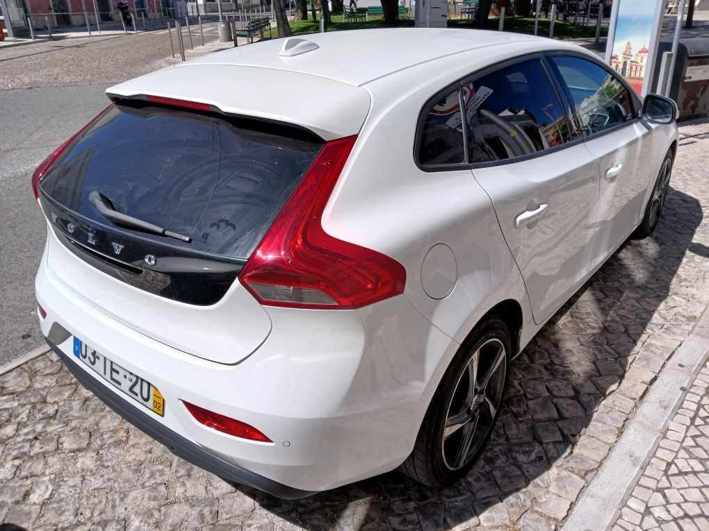 Volvo V40 D2 em ótimo estado