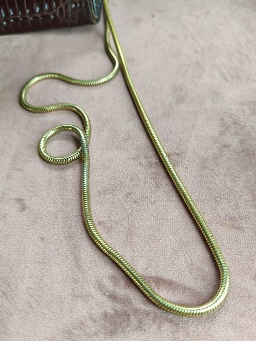 Elegancka torebka vintage ze złotym łańcuszkiem 35