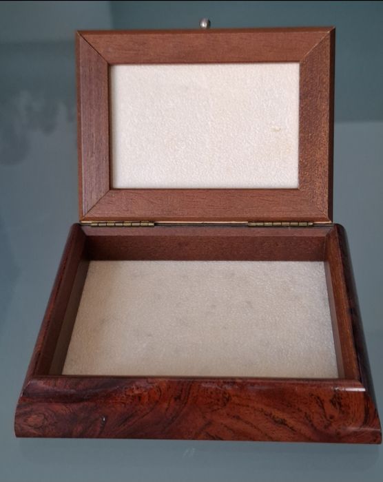 Guarda joias em madeira e prata