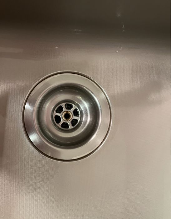 Мийка з нержавіючої сталі Teka разом зі змішувачом