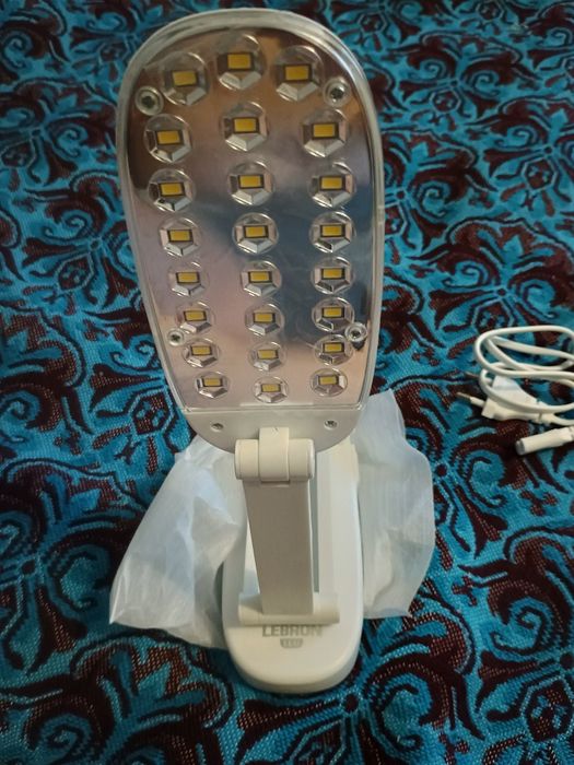 Лампа настільна світлодіодна з акумулятором