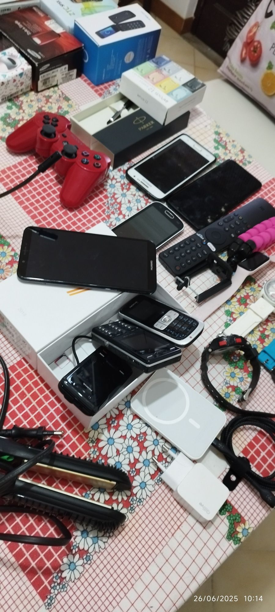 Vendo telemóvel e outros