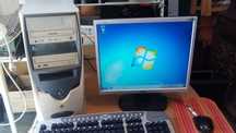 computador de secretaria impecável.