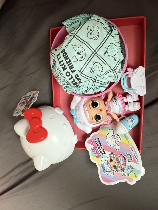 Lol Surprise Hello Kitty - CINNAMOROLL SWIRL