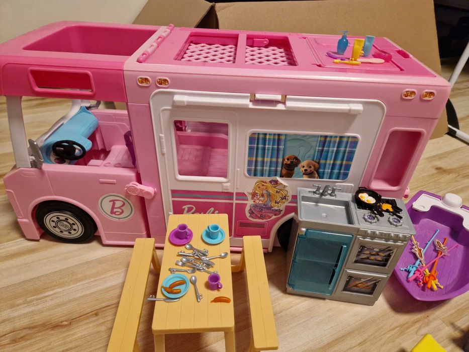 Barbie camper + lalki gratis