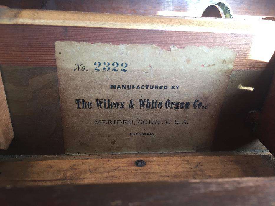 Realejo/ órgão musical THE WILCOX & WHITE ORGAN Co.